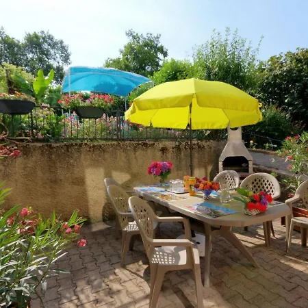 Avec Jardin, Wifi, Animaux Admis - Fr-1-496-90 Holiday home Bussieres (Loire)
